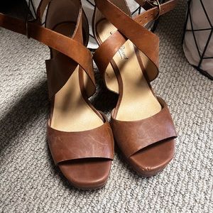 Lucky brand wedge